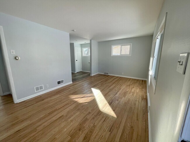 Building Photo - Charming Renovated 2bed/1bath Denver Home ...