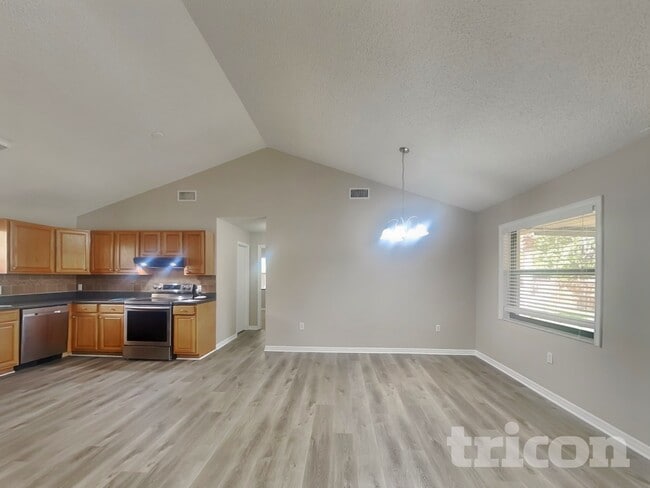 Building Photo - 352 N Fork Pl