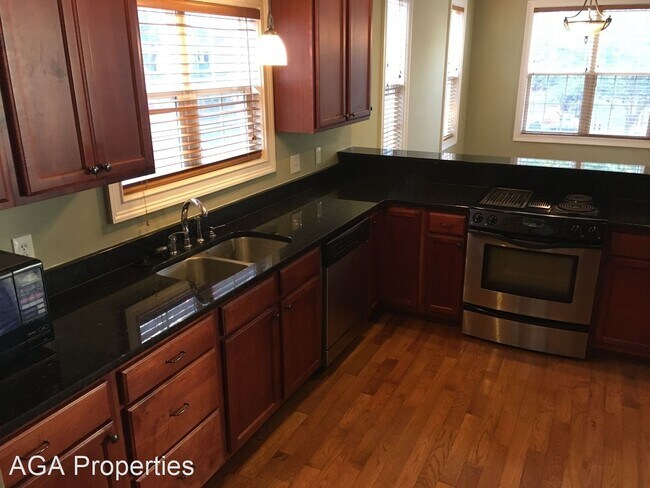 Building Photo - 3 br, 3.5 bath House - 862 Reese Street