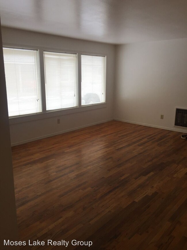 Foto del edificio - 329-331 S Gibby Rd