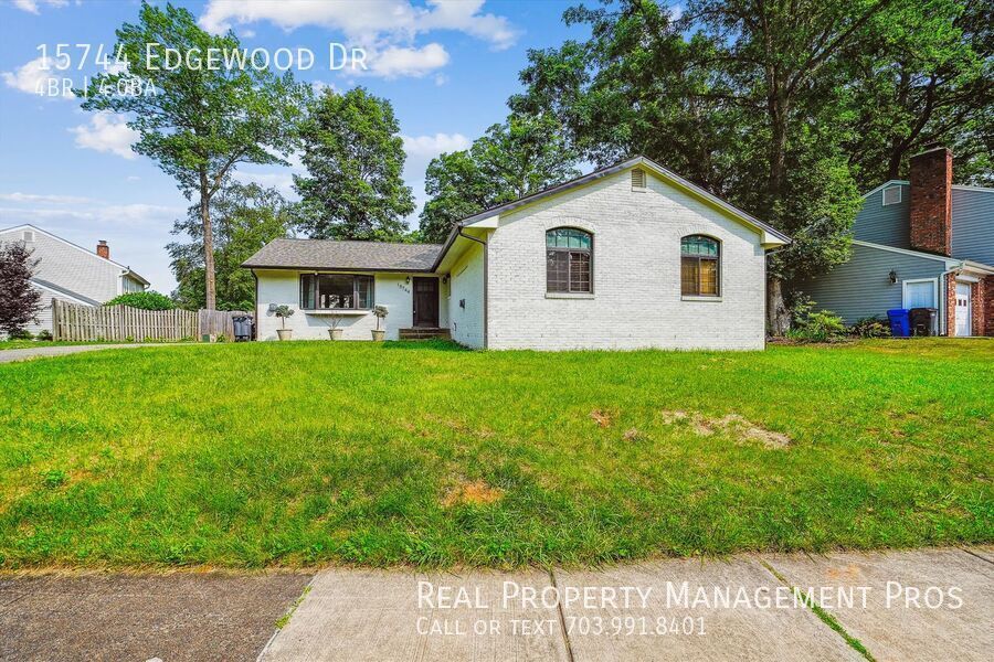 Primary Photo - 15744 Edgewood Dr