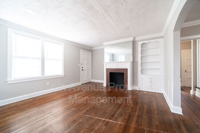 Foto del edificio - 65 W Shadburn Ave
