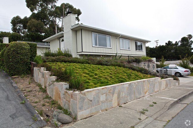 Building Photo - 7 & 11 Vallejo Dr