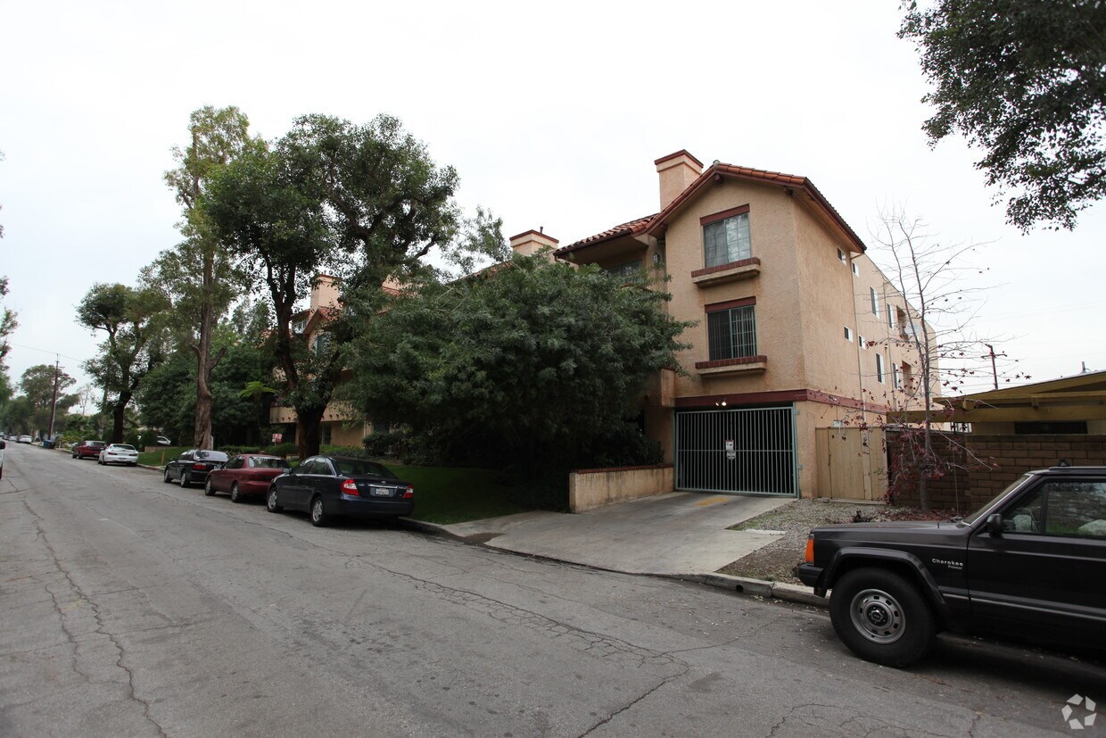 Sandia Crest Apartaments - A & J Investments