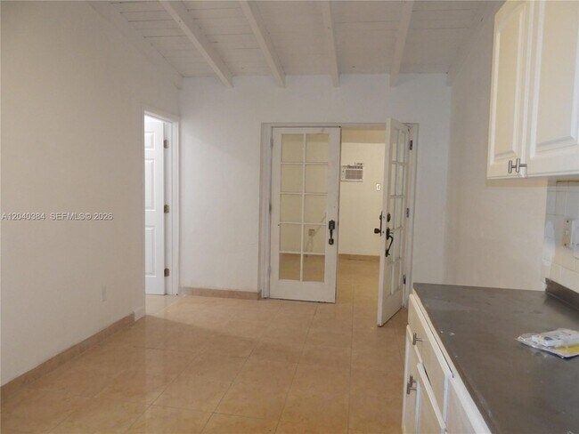 Foto del edificio - 1572 NE 149th St