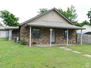 Building Photo - 214 N Main St