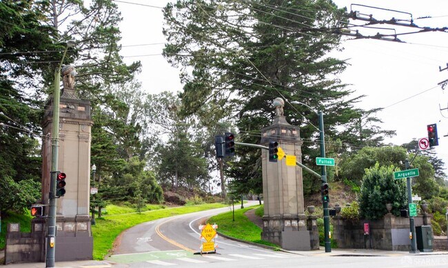 Foto del edificio - 2825 Golden Gate Ave