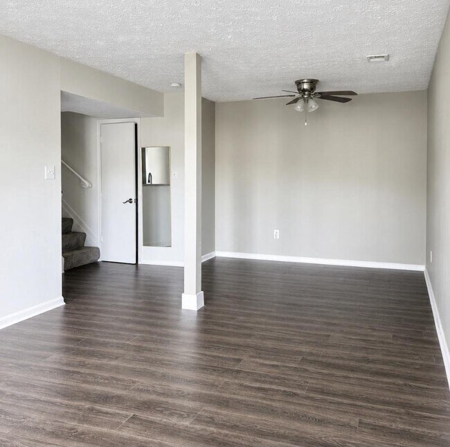 Foto del edificio - 46349 Columbus Dr