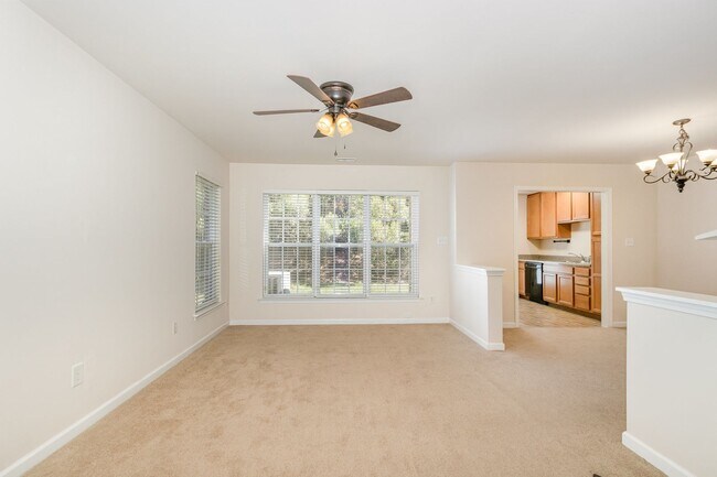 Foto del edificio - Lovely 2-Bedroom Move-In Ready Townhome in...