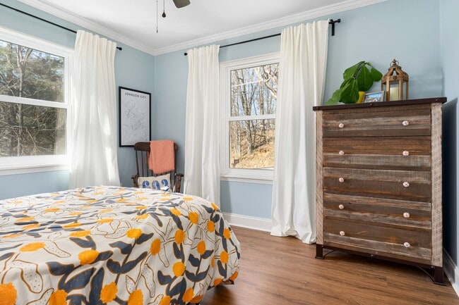 Building Photo - Beautiful 4 bedroom