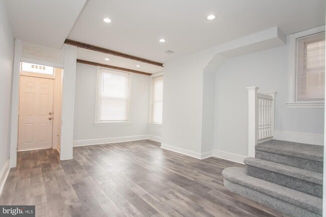 Building Photo - 5229 Ridge Ave