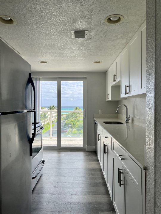 Building Photo - 2560 S Ocean Blvd