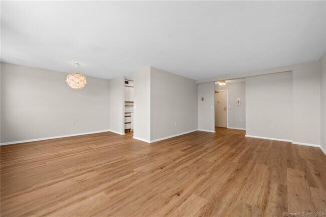 Foto del edificio - 887 Farmington Ave