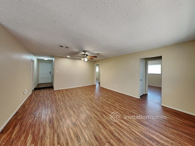 Foto del edificio - 11338 Angelique Dr