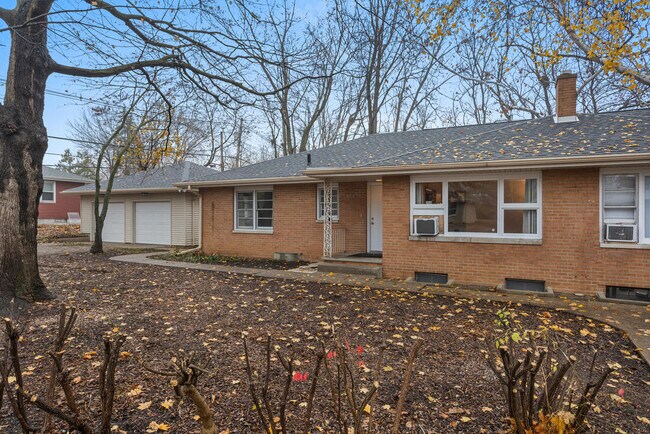 Building Photo - 1320 Alms Dr