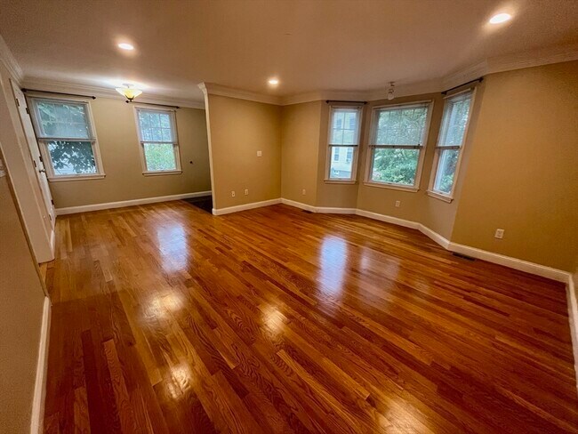 Foto del edificio - 6 N Park St