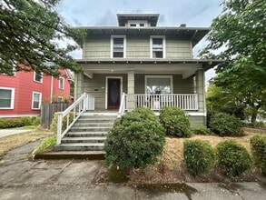 Building Photo - 1635 SE Clinton St