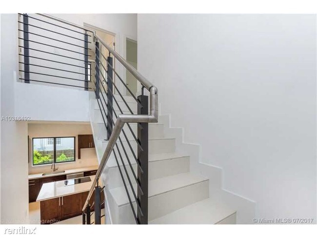 Building Photo - 824 SW 74th Ct