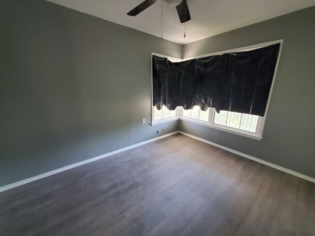 Building Photo - Adorable Updated 3 bedroom 2 bath home at ...