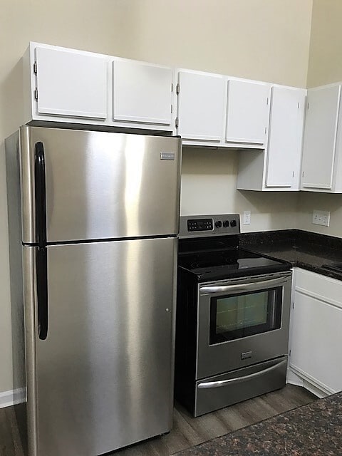 Building Photo - Golf Colony Unit 13E - STUDIO