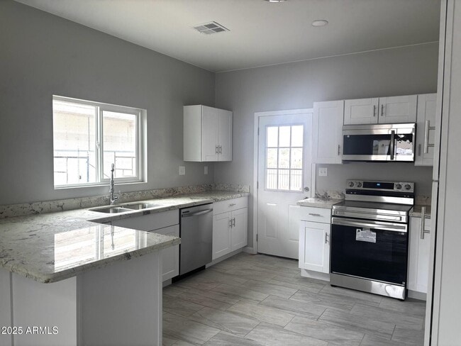 Building Photo - 3540 Cam Del Rancho