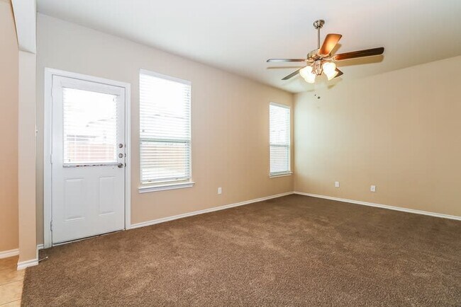 Building Photo - 5616 Thunder Bay Dr