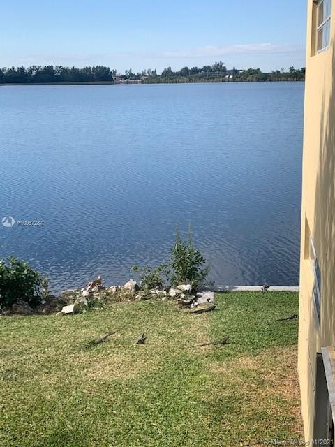 Building Photo - 1302 NE 191st St