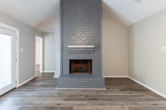 Foto del edificio - 76 Hickory Oak Dr