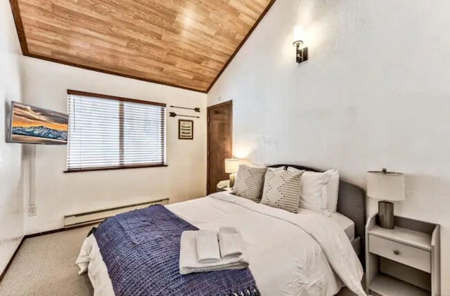 Foto del edificio - Available for long- or short-term rent. Available now.