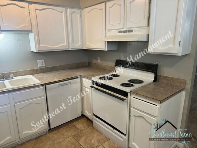Building Photo - 2160 Merriman St