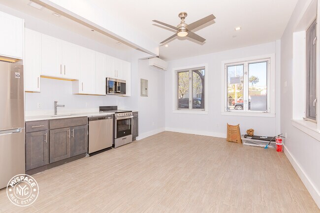 Foto del edificio - 460 Seneca Ave