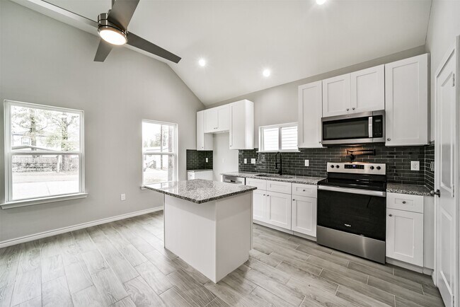 Foto del edificio - 16613 E Lynbrook