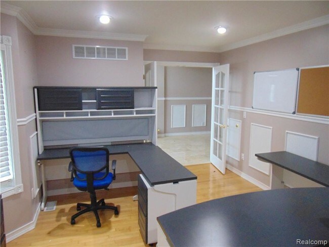 Building Photo - 3131 Kilmer Dr
