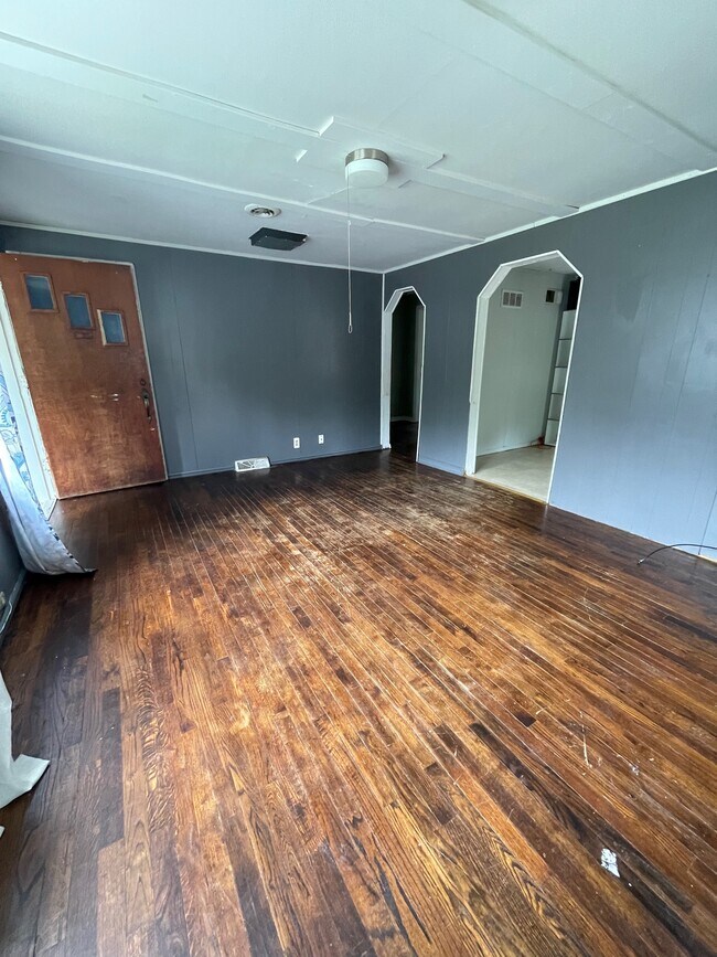 Building Photo - 1208 E South Ave