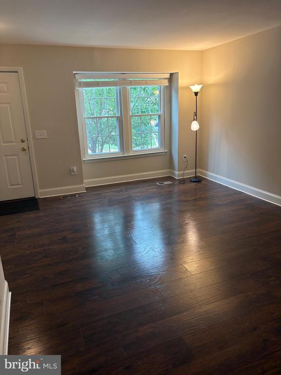Foto del edificio - 1318 Alderton Ln