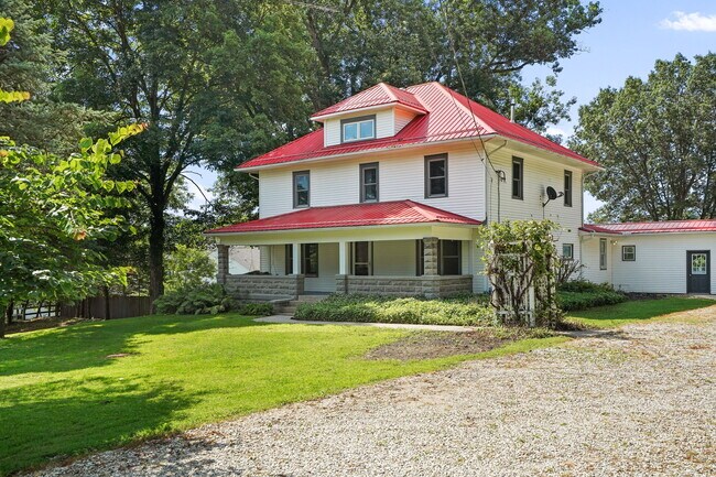 Building Photo - 2256 River Rd