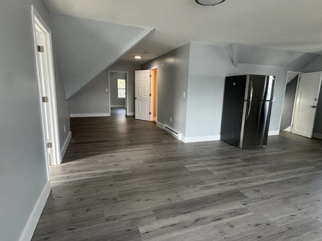 Foto del edificio - 327 N Maple Ave