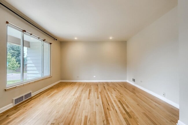 Building Photo - 2 Bedroom single family home in Denver