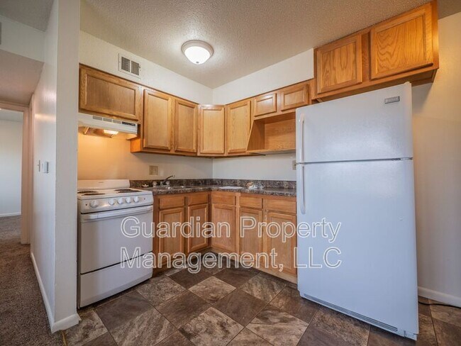 Building Photo - 1115 N College Dr