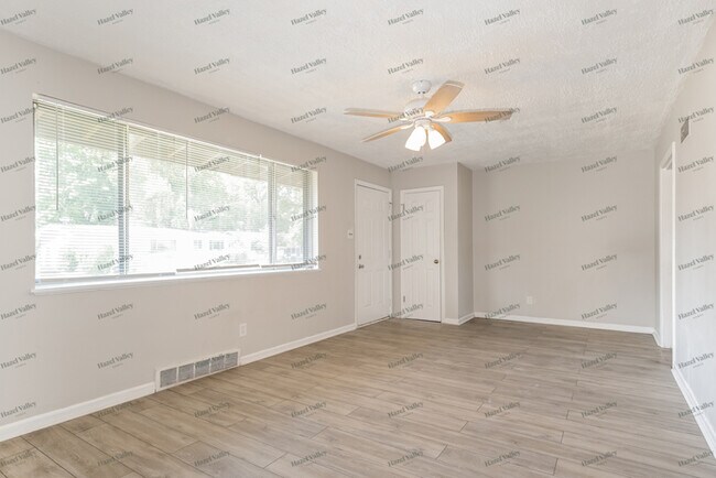 Foto del edificio - 765 Hazelvalley Dr