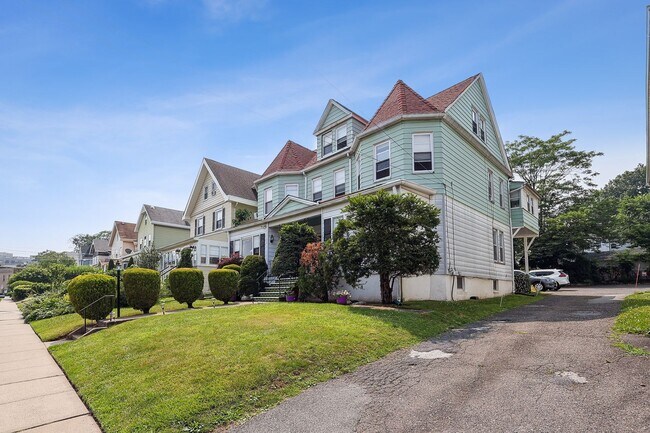 Building Photo - 30 N Willow St