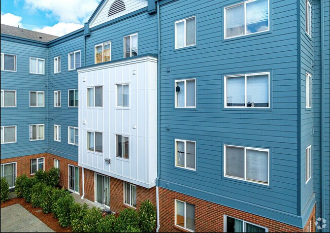 Building Photo - 309 5th Ave S