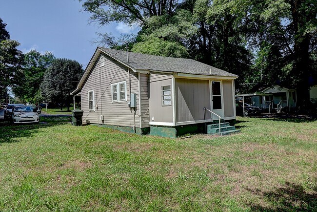 Foto del edificio - 300 Bates Ave