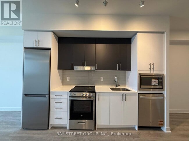 Building Photo - 5105 Hurontario St