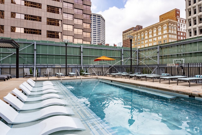 Building Photo - Commerce Tower