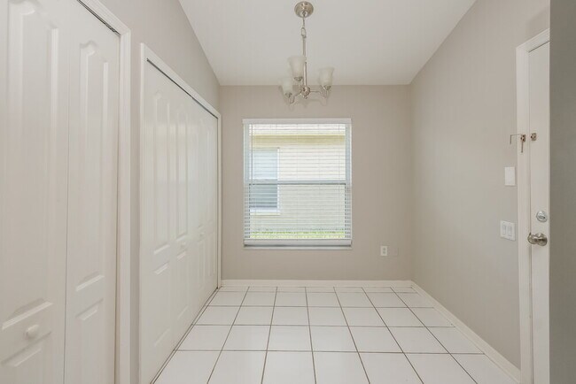 Building Photo - 927 Ridge Haven Dr
