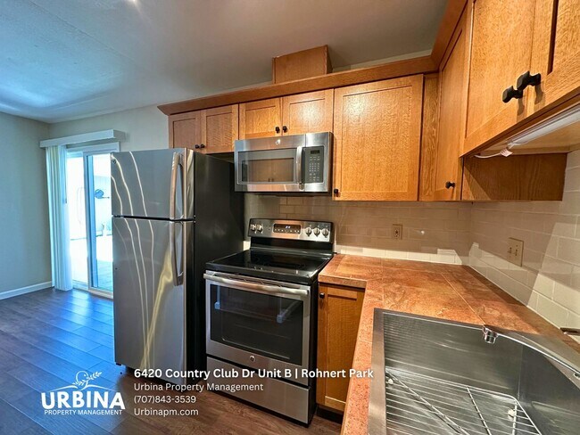 Foto del edificio - 6420 Country Club Dr