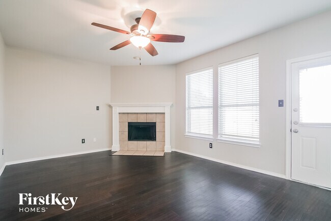 Foto del edificio - 6605 Sandgate Dr