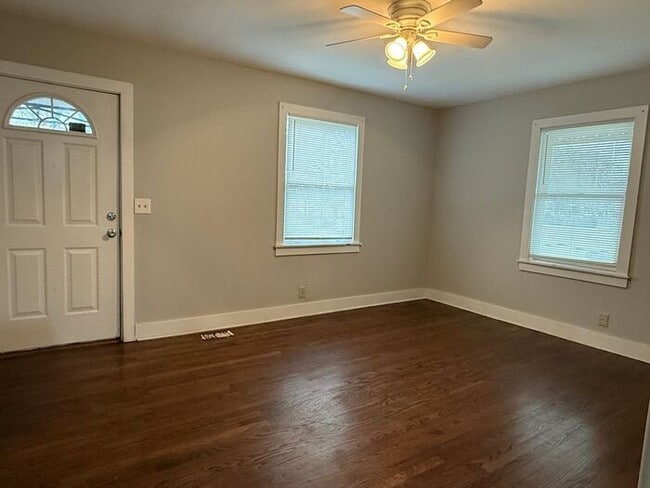 Photo - East Nashville Cottage - 2 Bedroom - Private Backyard House