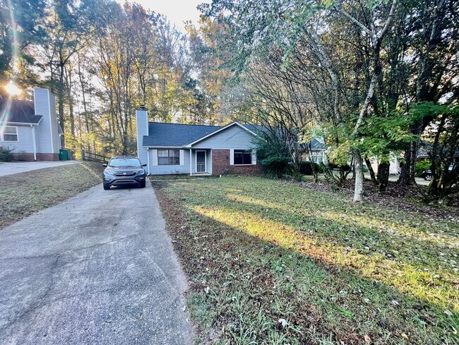 Building Photo - This Adorable 2 bedroom 2 bath duplex is l...